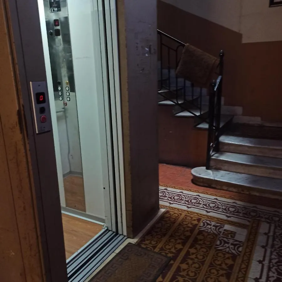 ゲストハウス In The Center Rooms ナポリ